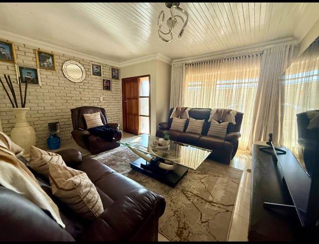 3 BEDROOM HOUSE FOR SALE IN VANDERBIJLPARK SW 2